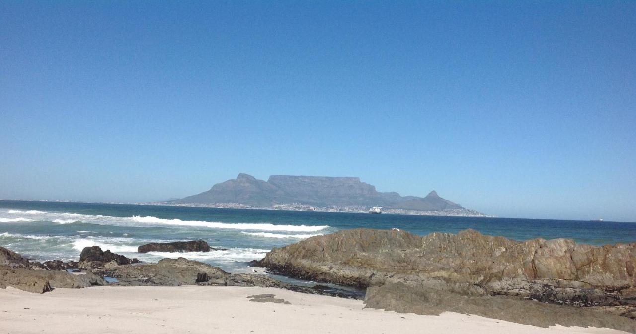 White Waves Beach House Bloubergstrand Exterior photo
