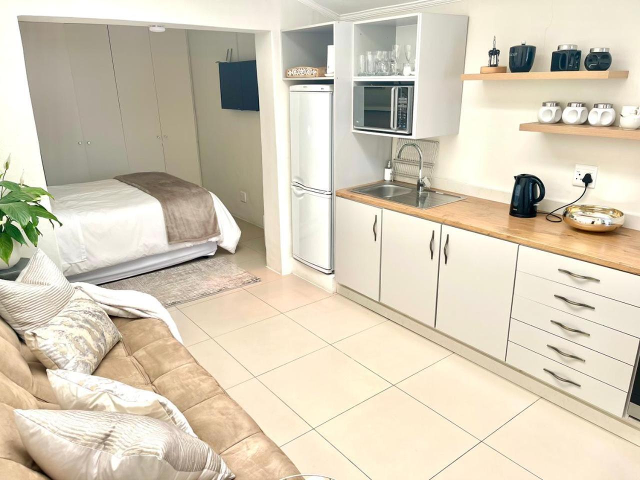 White Waves Beach House Bloubergstrand Exterior photo
