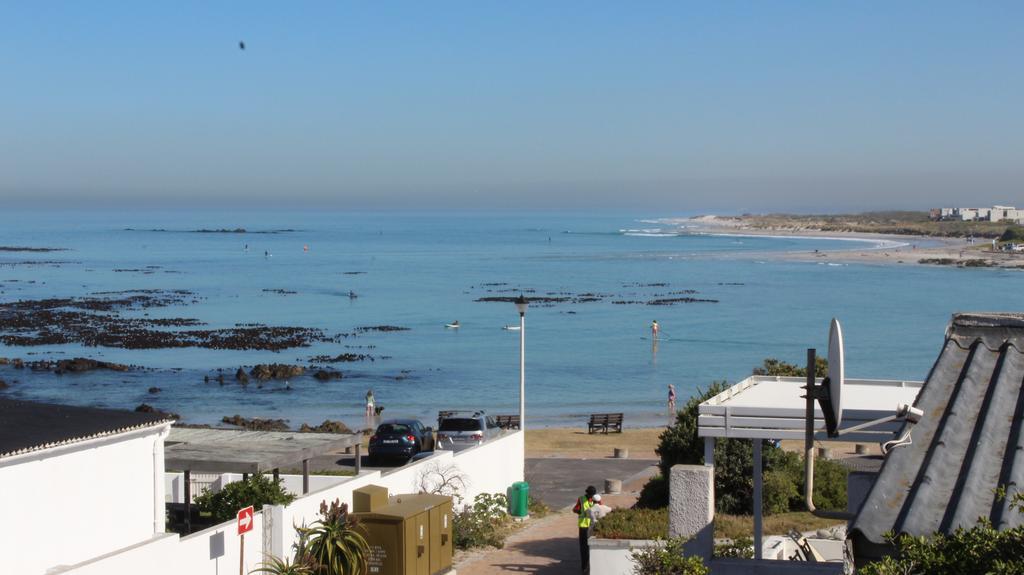 White Waves Beach House Bloubergstrand Exterior photo