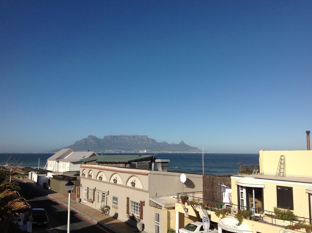 White Waves Beach House Bloubergstrand Exterior photo