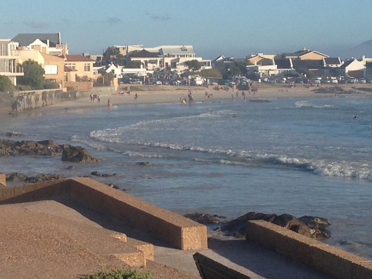 White Waves Beach House Bloubergstrand Exterior photo