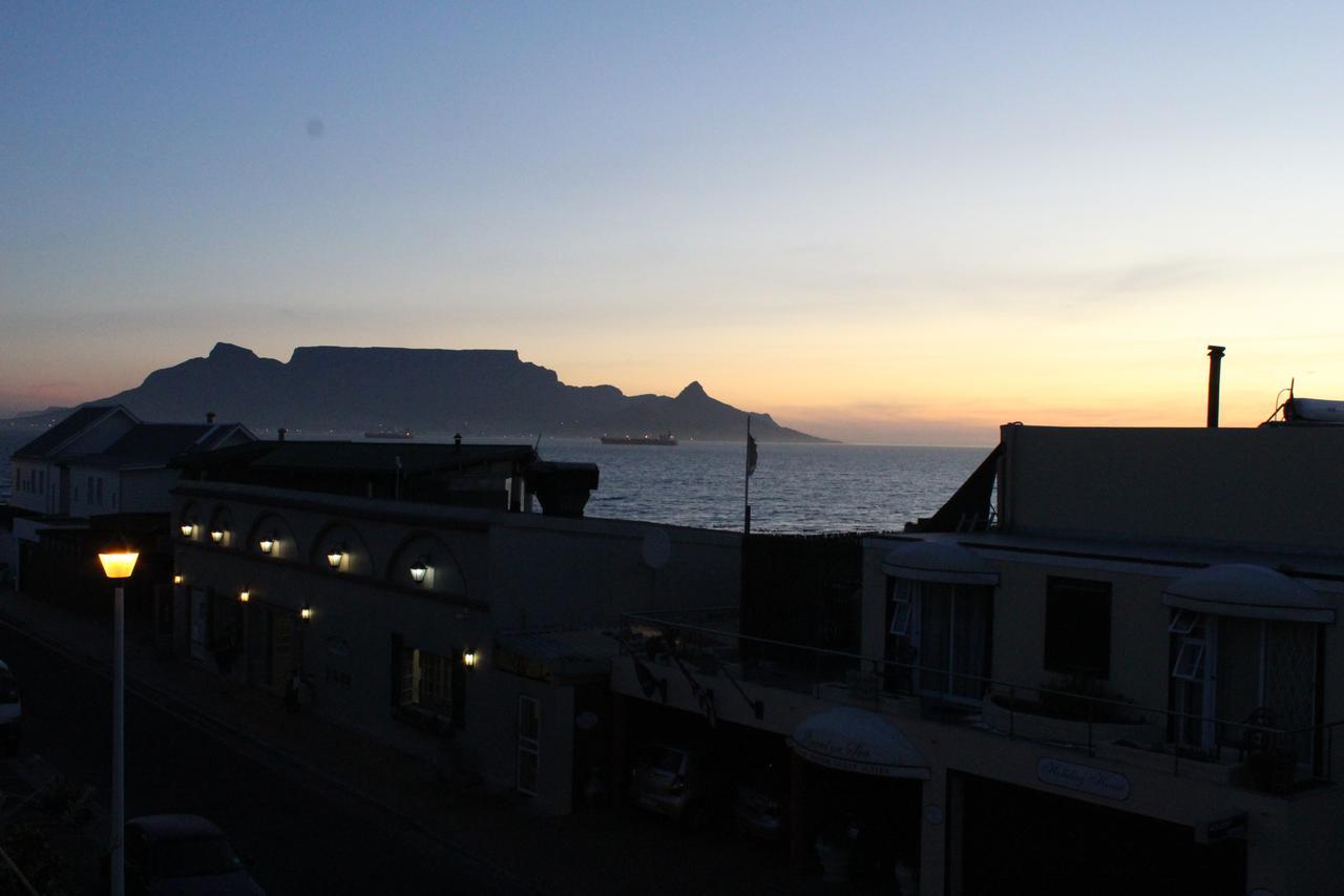 White Waves Beach House Bloubergstrand Exterior photo