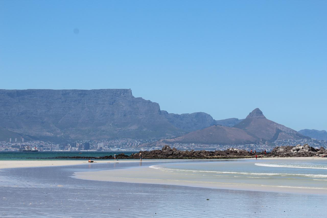 White Waves Beach House Bloubergstrand Exterior photo