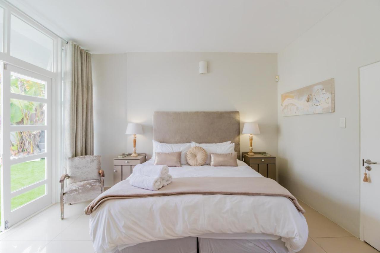 White Waves Beach House Bloubergstrand Exterior photo
