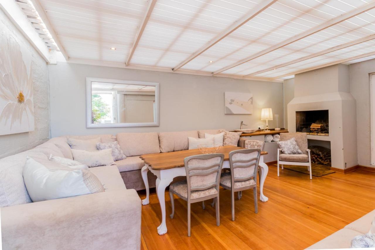 White Waves Beach House Bloubergstrand Exterior photo
