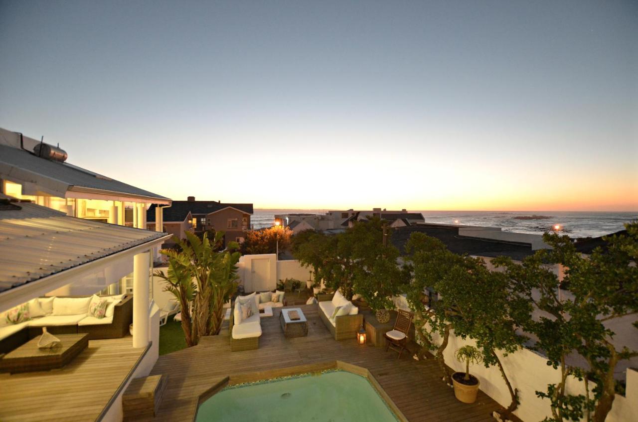White Waves Beach House Bloubergstrand Exterior photo