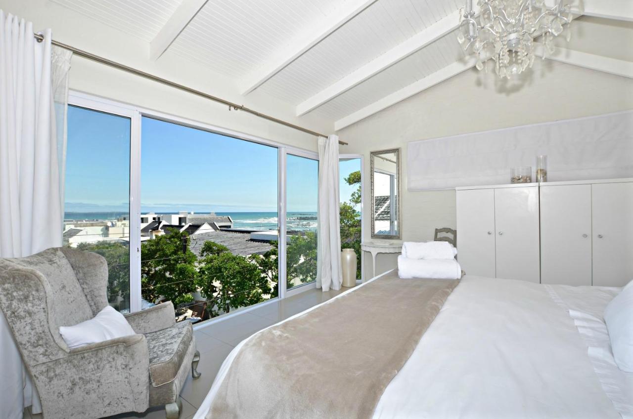 White Waves Beach House Bloubergstrand Exterior photo