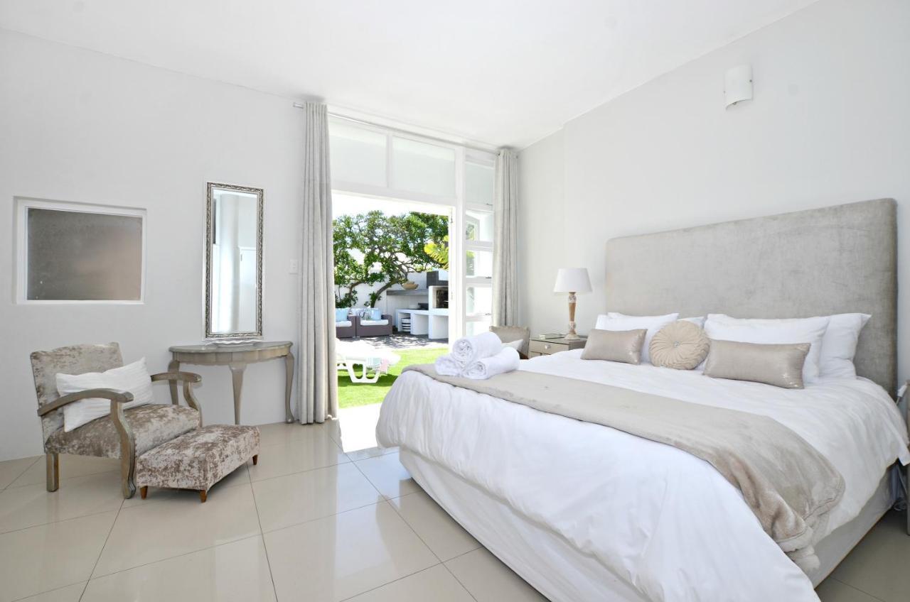 White Waves Beach House Bloubergstrand Exterior photo