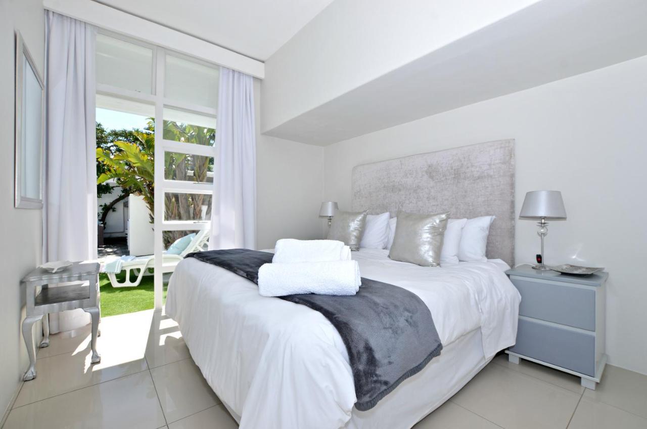 White Waves Beach House Bloubergstrand Exterior photo