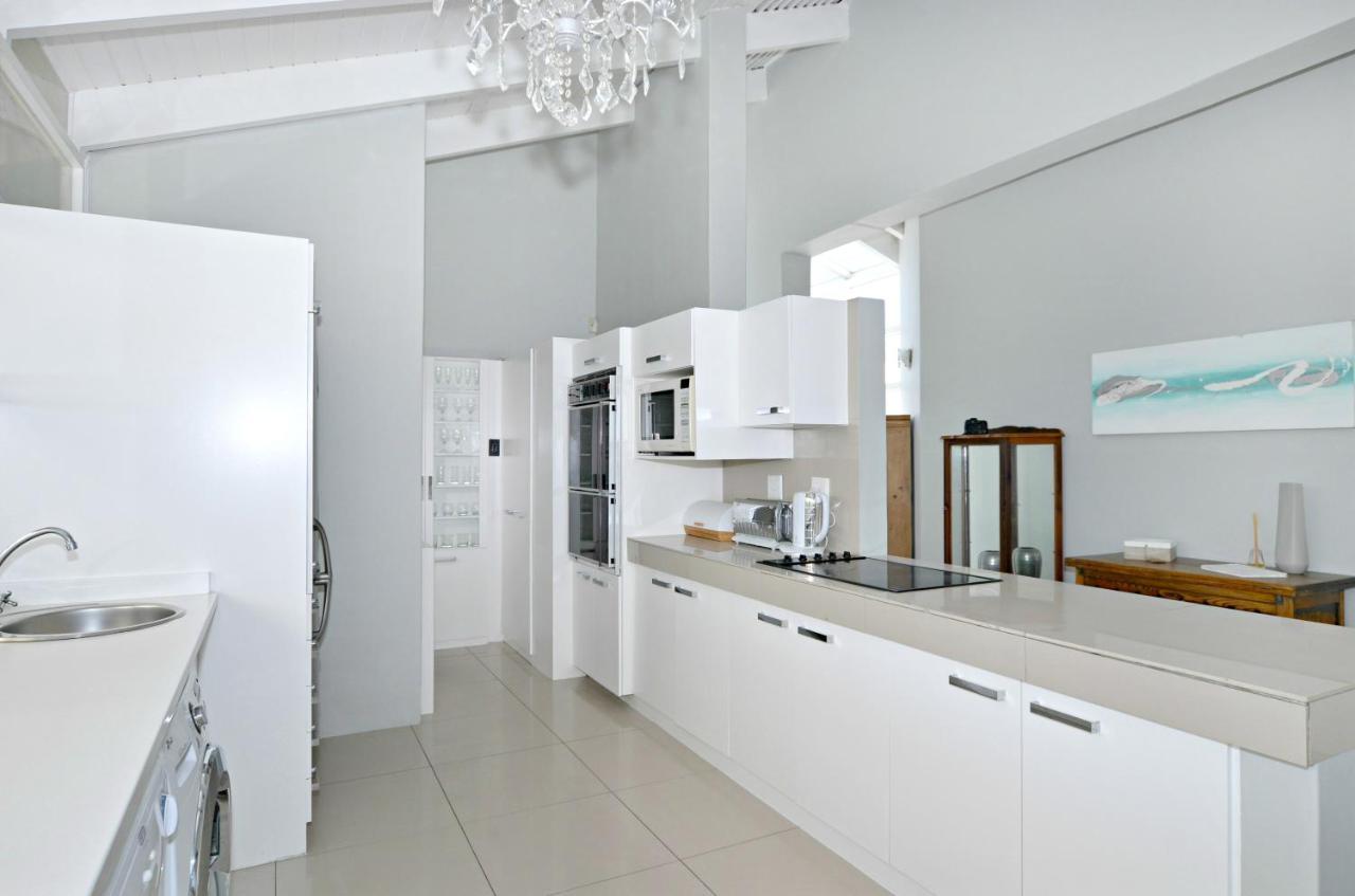 White Waves Beach House Bloubergstrand Exterior photo